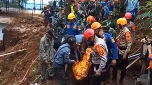 Cisarua Tertimpa Longsor: 80 Jenazah Dievakuasi