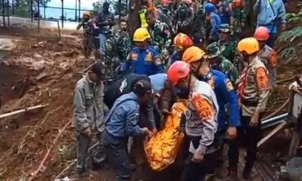 Cisarua Tertimpa Longsor: 80 Jenazah Dievakuasi