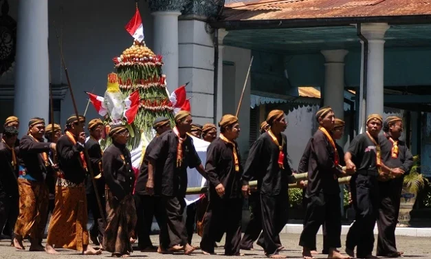 Kebiasaan Unik Masyarakat Kota Besar