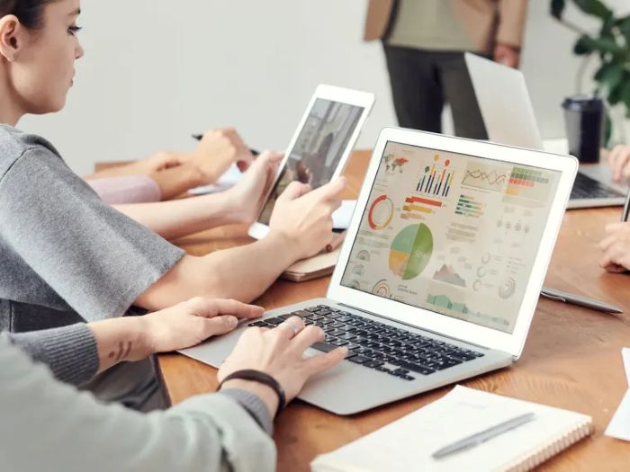 Ragam Aktivitas Kehidupan Modern Di Era Digital