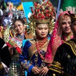 Ragam Kebiasaan Unik Masyarakat Di Berbagai Daerah Indonesia