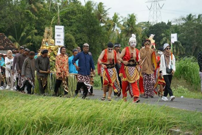 Kebiasaan Masyarakat Yang Menjadi Budaya