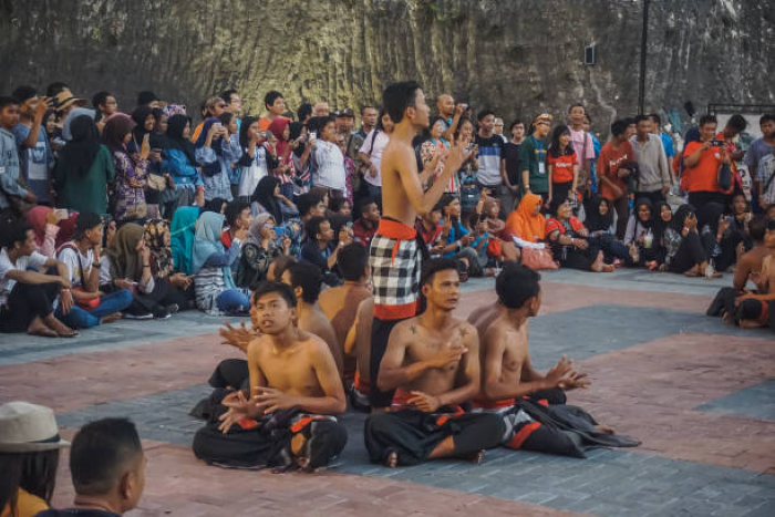 Tradisi Daerah Tetap Hidup Di Tengah Perkembangan Zaman