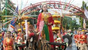 Kebiasaan Lokal Yang Mencerminkan Kekayaan Budaya