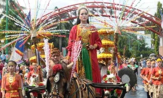 Kebiasaan Lokal Yang Mencerminkan Kekayaan Budaya